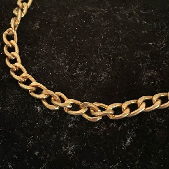 8” gold tone Figaro chain link bracelet with 2” extender - Picture 3 of 7